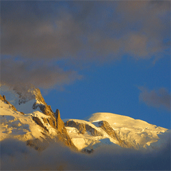 Photo du sommet du Mont Blanc au coucher du soleil